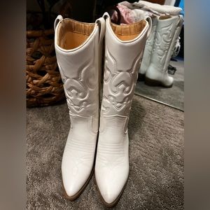 Soda White Cowgirl Boots